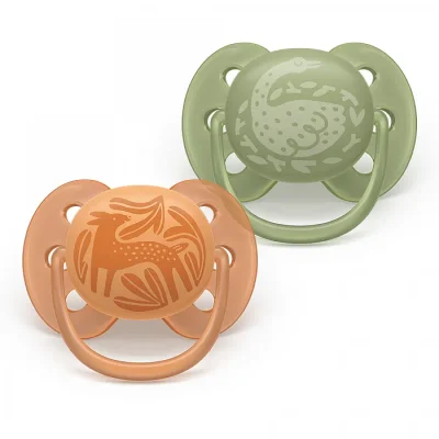 Комплект от 2 броя ортодонтични силиконови залъгалки Philips AVENT Ultra Soft SCF093/06, в кутия за стерилизиране, plant-based 0668.001