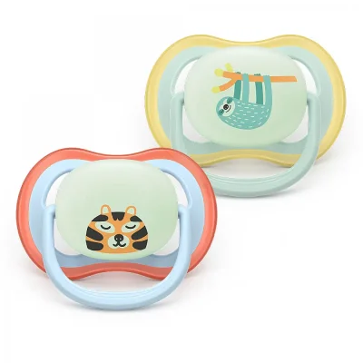 2 броя светещи в тъмното, ортодонтски силиконови залъгалки Philips AVENT SCF376/24 Ultra Air NightTime, 0-6м, с картинки, в кутия за стерилизиране 0656.001