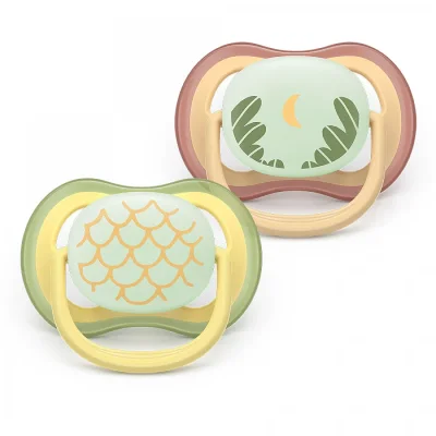 2 броя светещи в тъмното, ортодонтски силиконови залъгалки Philips AVENT SCF376/27 Ultra Air NightTime, 0-6м, с картинки, в кутия за стерилизиране 0658.001 