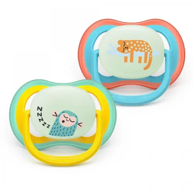 2 броя светещи в тъмното, ортодонтски силиконови залъгалки Philips AVENT SCF376/32 Ultra Air NightTime, 18м+, с картинки, в кутия за стерилизиране 0662.001 