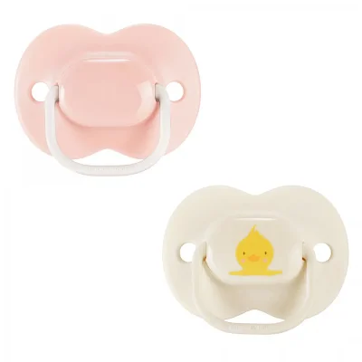 Комплект от 2 бр. ортодонтични залъгалки Tommee Tippee ANY TIME със симетричен силиконов биберон, 0-6м, розово и крем с декор Пате, в кутия за стерилизиране TT.0266