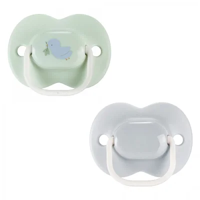 Комплект от 2 бр. ортодонтични залъгалки Tommee Tippee ANY TIME със симетричен силиконов биберон, 0-6м, синя и зелена с декор Птиче, в кутия за стерилизиране  TT.0268