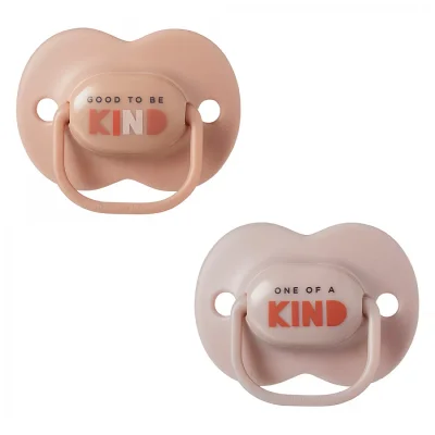 Комплект от 2 бр. ортодонтични залъгалки Tommee Tippee ANY TIME със симетричен силиконов биберон, 6-18м, розови с декор KIND, в кутия за стерилизиране TT.0273 