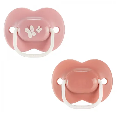 Комплект от 2 бр. ортодонтични залъгалки Tommee Tippee ANY TIME със симетричен силиконов биберон, 18-36м, пастелно и розово с декор Пеперуда, в кутия за стерилизиране TT.0282