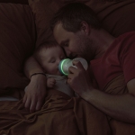 Нощен комплект за бебе Philips AVENT SCD838/17 със шише за хранене Natural Response 260 мл с биберон без протичане със среден поток и залъгалка Ultra Soft 0676.001