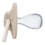 Комплект от 2 бр. ортодонтични залъгалки Tommee Tippee ANY TIME със симетричен силиконов биберон, 18-36м, кафяво и бежово с декор Пчела, в кутия за стерилизиране TT.0283 