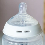 Комплект от 2 броя Биберони Tommee Tippee Natural Start FAST FLOW (бърз поток), 3 капки, подходящи за бебета на възраст 6+ месеца ТТ.0006