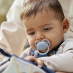 2 броя ортодонтски силиконови залъгалки  Ultra Air, 0-6м, пастелни едноцветни, в кутия за стерилизиране 0641.001 