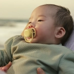 2 броя ортодонтски силиконови залъгалки Ultra Air, 0-6м, пастелни едноцветни, в кутия за стерилизиране 0643.001