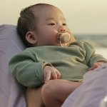 2 броя ортодонтски силиконови залъгалки Philips AVENT SCF087/07 Ultra Air Colors of Nature, 0-6м, пастелни едноцветни, в кутия за стерилизиране 0645.001 