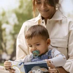 2 броя ортодонтски силиконови залъгалки Philips AVENT SCF087/11 Ultra Air, 6-18м, сини с картинки, в кутия за стерилизиране 0648.001