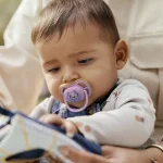 2 броя ортодонтски силиконови залъгалки Philips AVENT SCF087/13 Ultra Air, 6-18м, с картинки, в кутия за стерилизиране 0650.001 