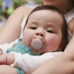 Комплект от 2 броя ортодонтични силиконови залъгалки Philips AVENT Ultra Soft SCF091/43, в кутия за стерилизиране, plant-based 0664.001 