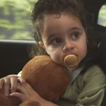 Комплект от 2 броя ортодонтични силиконови залъгалки Philips AVENT Ultra Soft SCF093/03, в кутия за стерилизиране, plant-based 0669.001