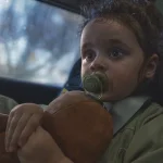 Комплект от 2 броя ортодонтични силиконови залъгалки Philips AVENT Ultra Soft SCF093/06, в кутия за стерилизиране, plant-based 0668.001