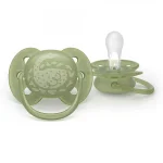 Комплект от 2 броя ортодонтични силиконови залъгалки Philips AVENT Ultra Soft SCF093/06, в кутия за стерилизиране, plant-based 0668.001