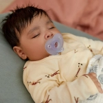 Комплект от 2 бр. ортодонтски силиконови залъгалки  в кутия за стерилизиране, сини 0670.001 