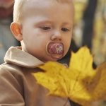 2 броя ортодонтски силиконови залъгалки Philips AVENT SCF349/47 Ultra Air, 18м+, с картинки, в кутия за стерилизиране0654.001 