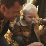 2 броя ортодонтски силиконови залъгалки Philips AVENT SCF349/58 Ultra Air, 18м+, с картинки, в кутия за стерилизиране 0653.001 