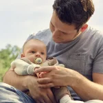 2 броя светещи в тъмното, ортодонтски силиконови залъгалки Philips AVENT SCF376/25 Ultra Air NightTime, 0-6м, с картинки, в кутия за стерилизиране 0657.001