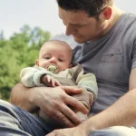 2 броя светещи в тъмното, ортодонтски силиконови залъгалки Philips AVENT SCF376/27 Ultra Air NightTime, 0-6м, с картинки, в кутия за стерилизиране 0658.001 