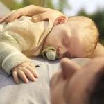 2 броя светещи в тъмното, ортодонтски силиконови залъгалки Philips AVENT SCF376/27 Ultra Air NightTime, 0-6м, с картинки, в кутия за стерилизиране 0658.001 