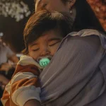 2 броя светещи в тъмното, ортодонтски силиконови залъгалки Philips AVENT SCF376/29 Ultra Air NightTime, 6-18м, с картинки, в кутия за стерилизиране 0660.001