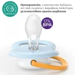 2 броя ортодонтски силиконови залъгалки Philips AVENT SCF080/23 Ultra Air Happy, 0-6м, с декорация в синьо, в кутия за стерилизиране 0637.001