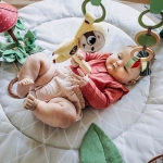 Активна гимнастика Tiny Love Boho Chic Luxe Developmental Gymini с кръгло килимче с диаметър 92 см и дървена арка с висящи играчки, 0м+ 0131.001