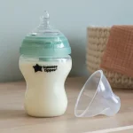 Комплект от 2 броя самостерилизиращи се бебешки шишета за хранене Tommee Tippee Advanced Anti-Colic+, 260 мл, 0м+, с иновативна система за намаляване на коликите TT.0024
