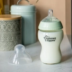  Tommee Tippee Стъклено шише за хранене Easi-Vent 250 мл с биберон с бавен поток, 0м+TT.0016