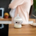 Бебешко шише за хранене Tommee Tippee Closer to Nature, 150 мл, с биберон с бавен поток 0м+ (1 капка)  TT.0014