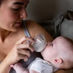 Безжична електрическа помпа за изцеждане на кърма Tommee Tippee Made For Me HANDS-FREE, с мобилно приложение, до 4 часа работа на батерия, с биберон Closer to Nature 0м+ TT.0263