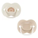 Комплект от 2 бр. ортодонтични залъгалки Tommee Tippee ANY TIME със симетричен силиконов биберон, 0-6м, бежово и крем с декор Таралеж, в кутия за стерилизиране TT.0267