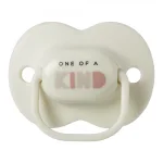 Комплект от 2 бр. ортодонтични залъгалки Tommee Tippee ANY TIME със симетричен силиконов биберон, 6-18м, бежова и зелена с декор KIND, в кутия за стерилизиране TT.0275