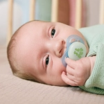 2 бр. светещи в тъмното ортодонтични залъгалки за новородени Philips AVENT SCF075/08 Ultra Start Night 0-2м, в синьо и зелено с декор Sleep, в кутия за стерилизиране 0636.001