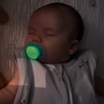 2 бр. светещи в тъмното ортодонтични залъгалки за новородени Philips AVENT SCF075/08 Ultra Start Night 0-2м, в синьо и зелено с декор Sleep, в кутия за стерилизиране 0636.001