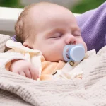 Комплект от 2 бр. ортодонтични залъгалки за новородени Philips AVENT SCF075/02 Ultra Start 0-2м, в синьо и зелено, в кутия за стерилизиране 0632.001