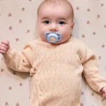 Комплект от 2 бр. ортодонтични залъгалки за новородени Philips AVENT SCF075/04 Ultra Start 0-2м, в синьо и зелено със забавен декор, в кутия за стерилизиране 0634.001