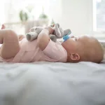 Philips AVENT Залъгалка Ultra Soft (0-6м.) + Плюшена играчка за гушкане Слонче